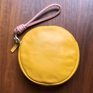 8/25 LAST DAY📦 CLARE V Leather Circle Clutch in Golfo Yellow